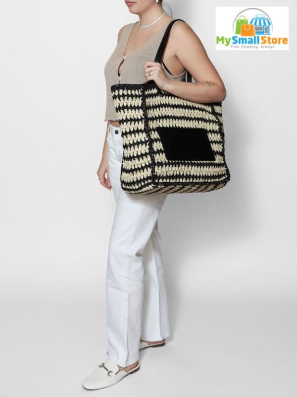 Stylish Black Monica Bini Shoulder Bag - Elegant And Versatile Design 6